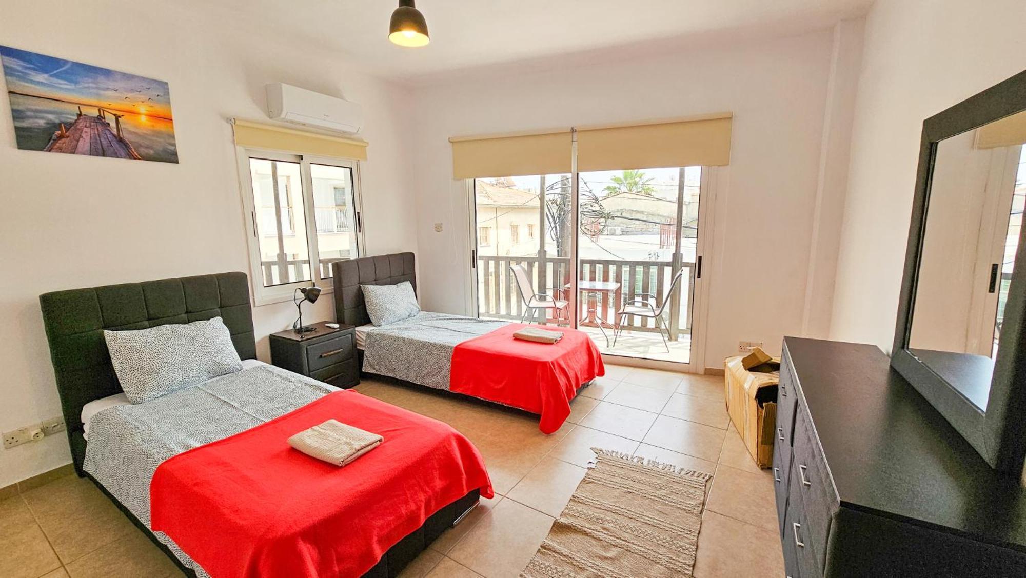 Sky Line City Apartment, 150M From Chabad Lubavitch 拉纳卡 外观 照片